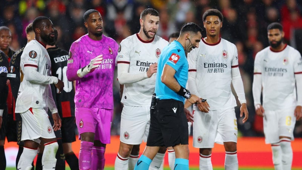 Mike Maignan during AC Milan’s Europa League match at Bournemouth after his red card incident