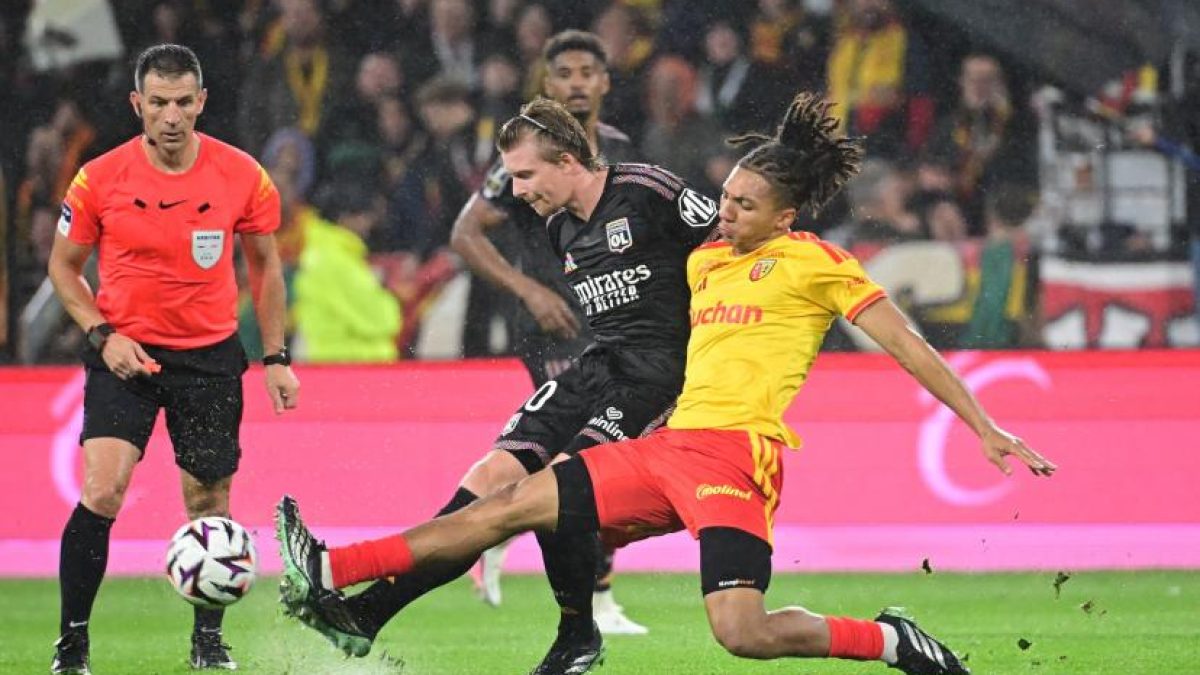 Ismaëlo Ganiou of RC Lens during a Ligue 1 match before his knee injury absence