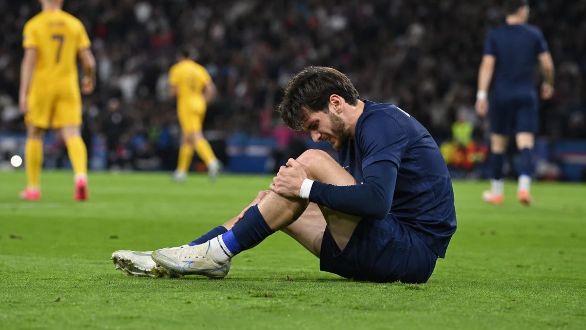 Football scene accompanying: Khvicha Kvaratskhelia ACL rupture confirmed after PSG beat Barcelona